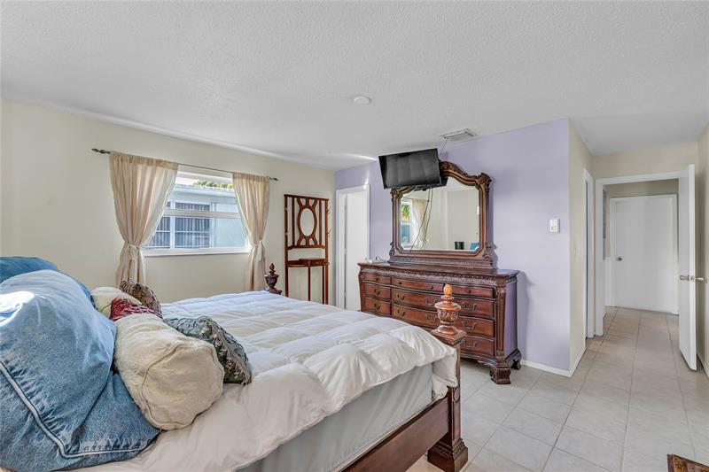 Image 21 of 39 For 6202 70th Ave