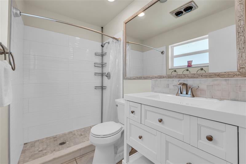 Image 22 of 39 For 6202 70th Ave