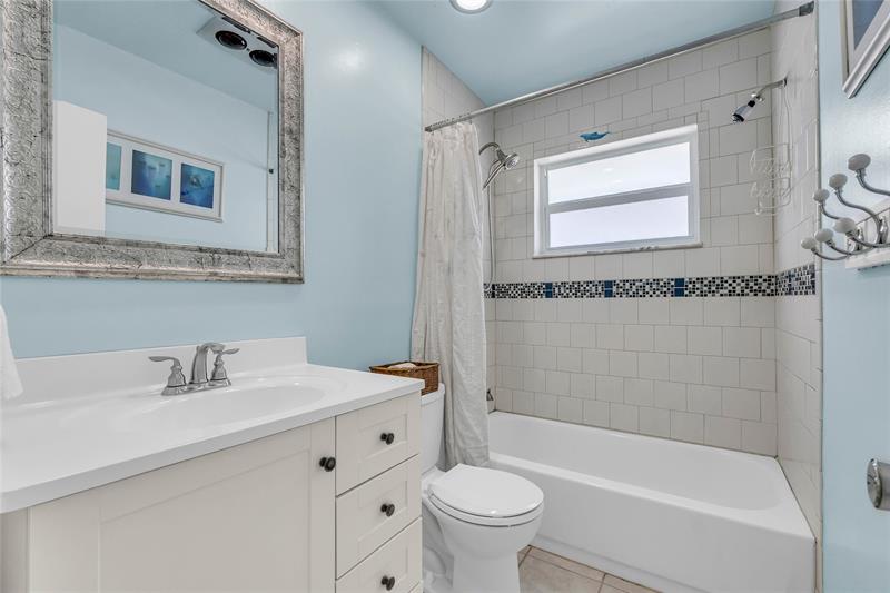 Image 25 of 39 For 6202 70th Ave