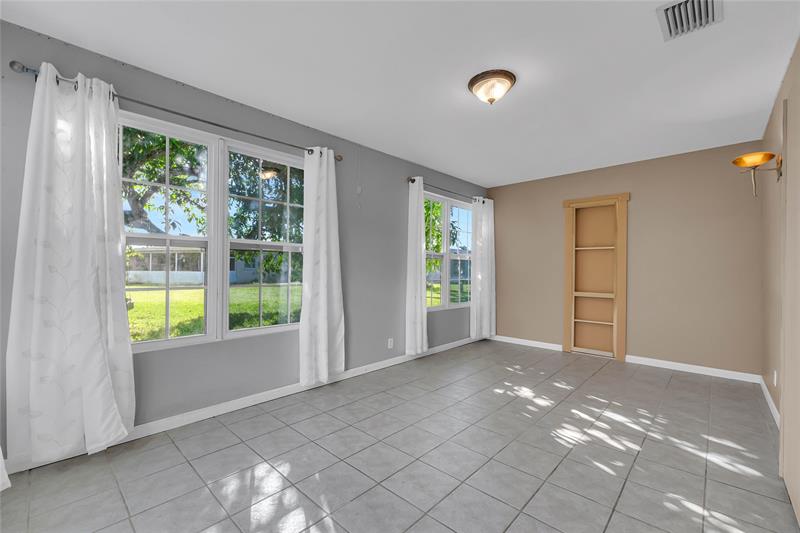 Image 26 of 39 For 6202 70th Ave