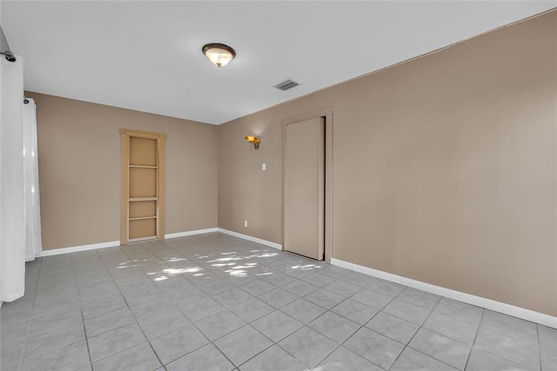 Image 27 of 39 For 6202 70th Ave