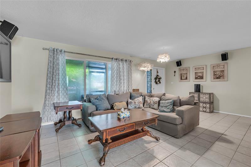 Image 8 of 39 For 6202 70th Ave