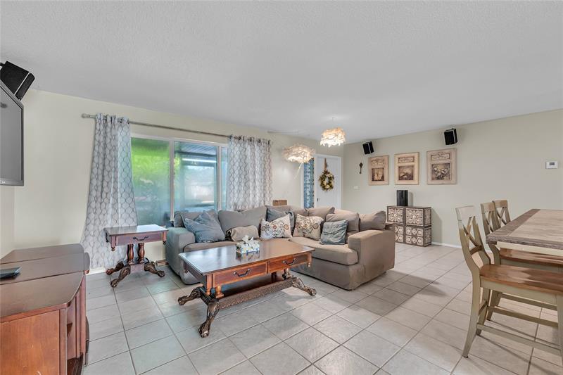 Image 9 of 39 For 6202 70th Ave