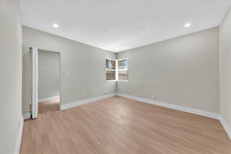 Image 31 of 36 For 5324 1st Ave