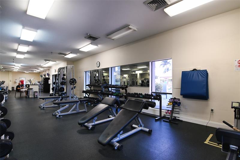 Image 16 of 65 For 2901 Victoria Cir  M4