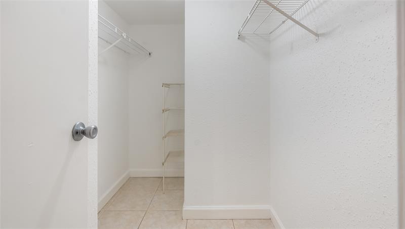 Image 18 of 31 For 875 Riverside Dr  717