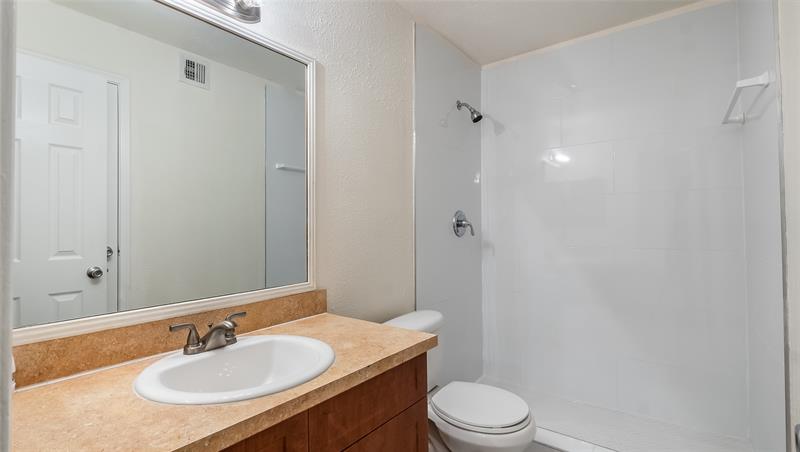 Image 19 of 31 For 875 Riverside Dr  717