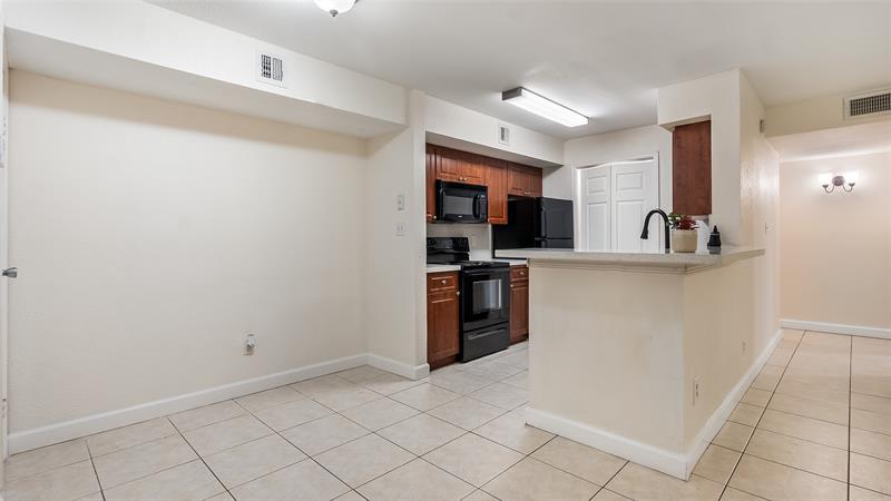 Image 8 of 31 For 875 Riverside Dr  717