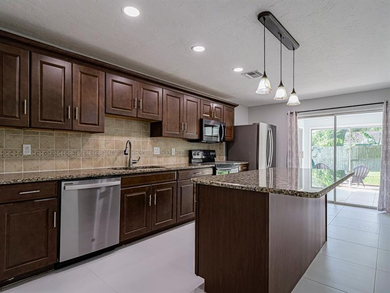Image 11 of 32 For 2725 1st Lane