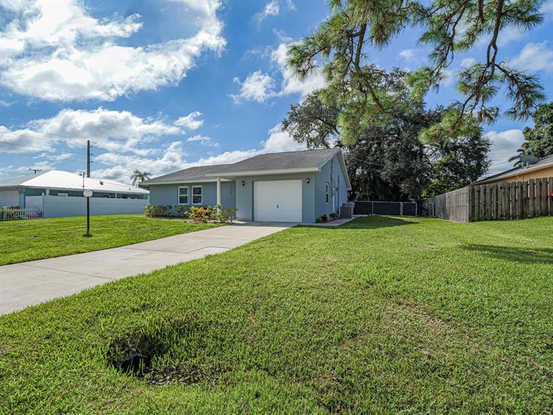 Image 4 of 32 For 2725 1st Lane