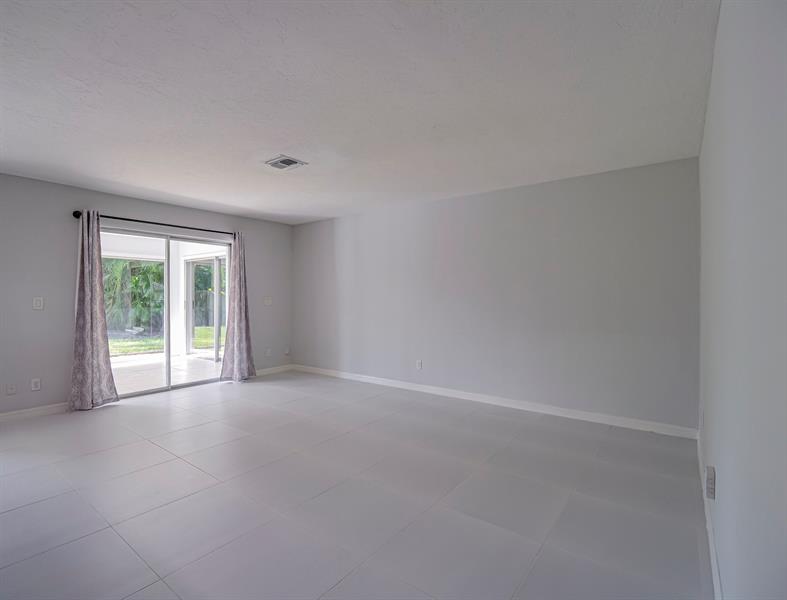 Image 6 of 32 For 2725 1st Lane