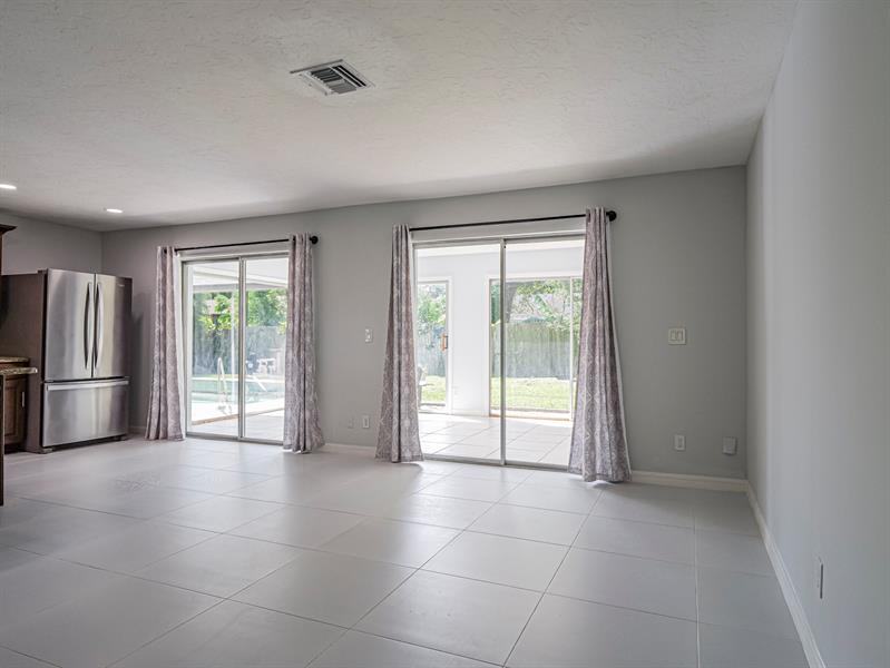 Image 7 of 32 For 2725 1st Lane