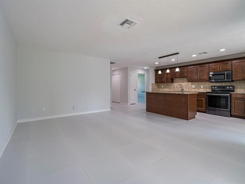 Image 8 of 32 For 2725 1st Lane