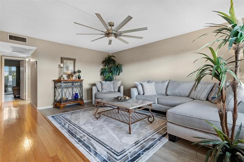 Image 18 of 100 For 4026 Ventnor H Ct  4026