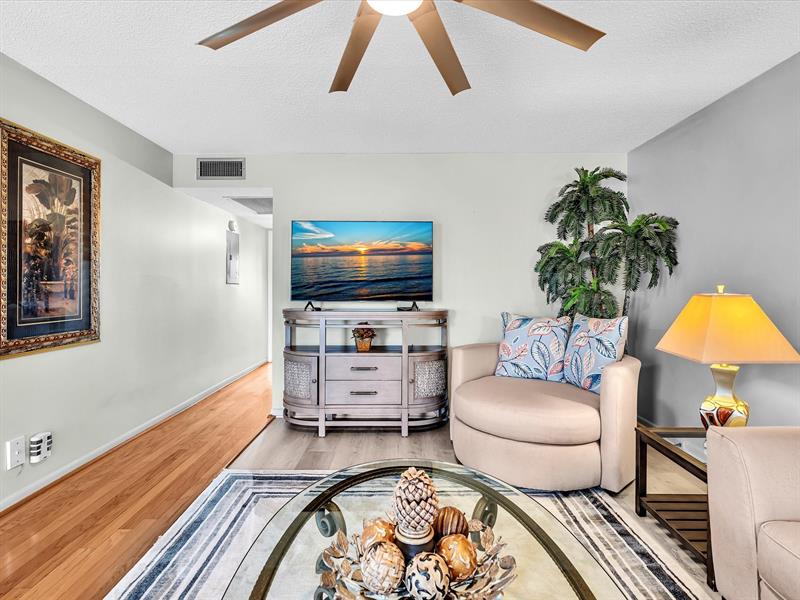 Image 19 of 100 For 4026 Ventnor H Ct  4026