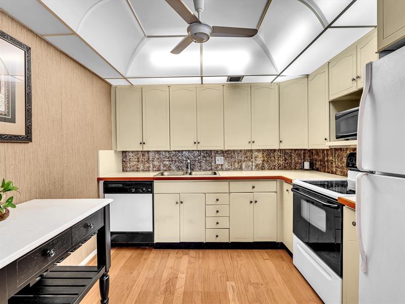 Image 29 of 100 For 4026 Ventnor H Ct  4026