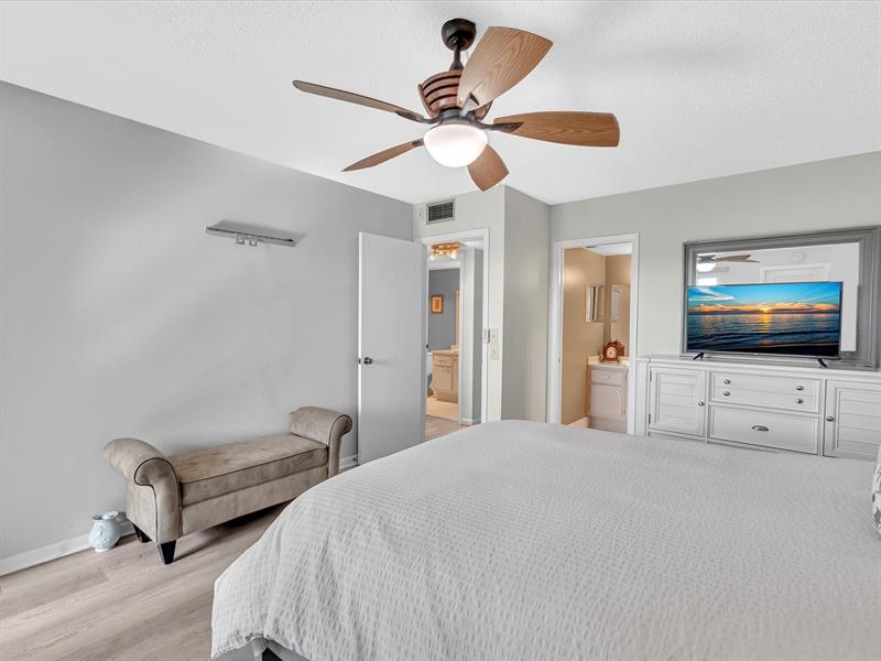 Image 38 of 100 For 4026 Ventnor H Ct  4026