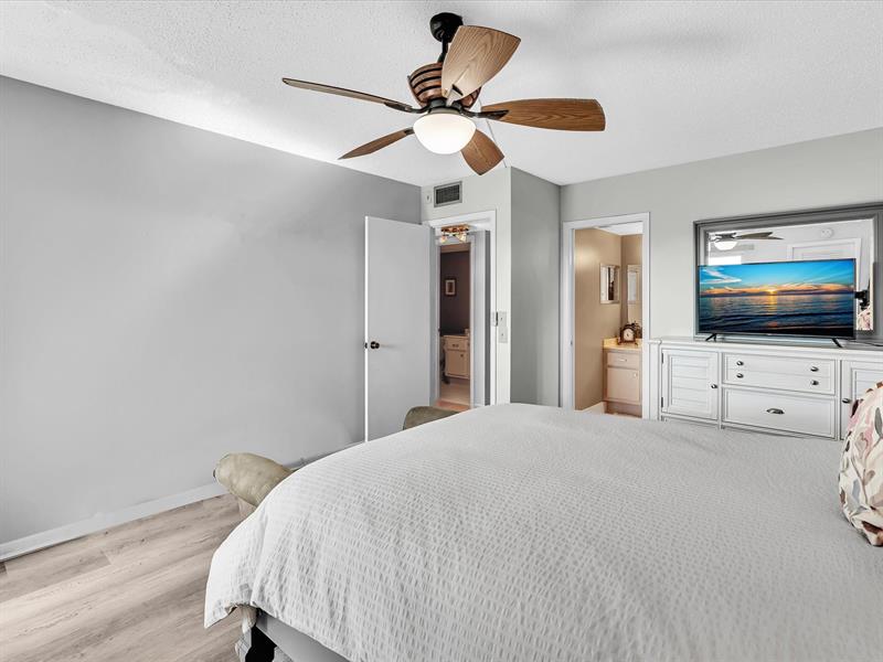 Image 39 of 100 For 4026 Ventnor H Ct  4026