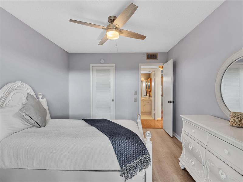 Image 42 of 100 For 4026 Ventnor H Ct  4026