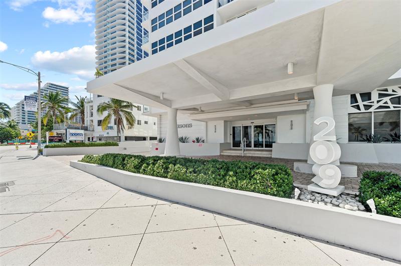 Image 34 of 39 For 209 Fort Lauderdale Beach Blvd  17g