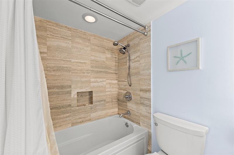 Image 9 of 39 For 209 Fort Lauderdale Beach Blvd  17g