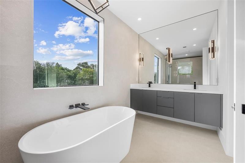 Image 18 of 36 For 3298 15th Ave