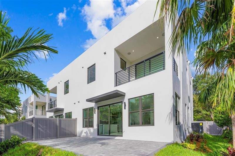 Image 27 of 36 For 3298 15th Ave