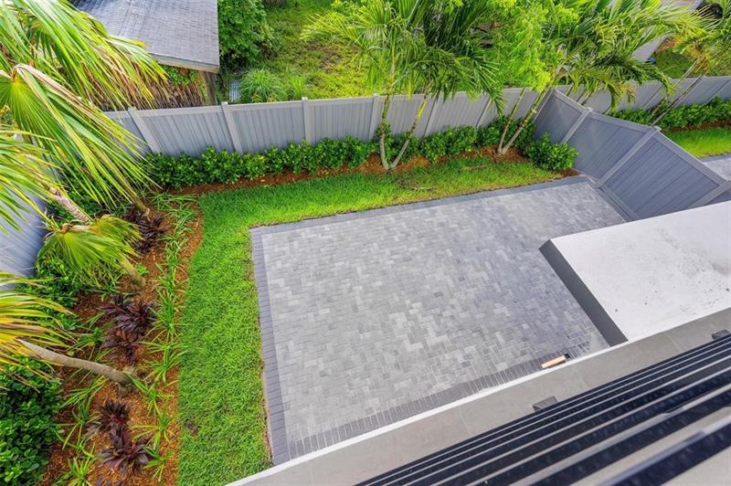 Image 30 of 36 For 3298 15th Ave