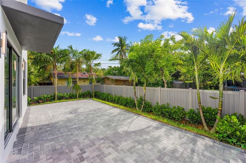 Image 31 of 36 For 3298 15th Ave