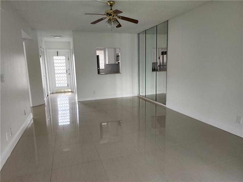 Image 5 of 15 For 9911 Sandalfoot Blvd  101