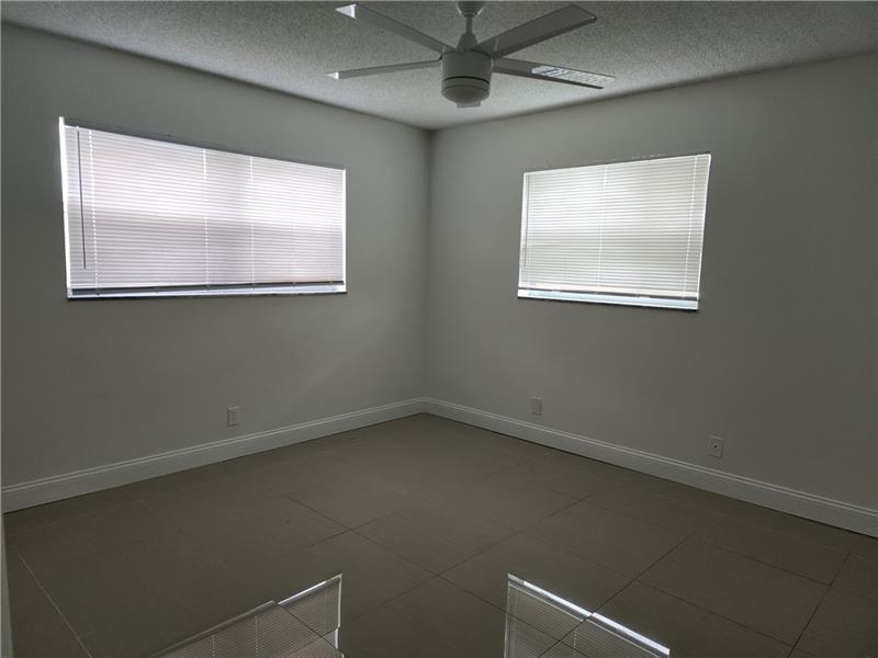 Image 8 of 15 For 9911 Sandalfoot Blvd  101