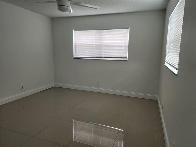 Image 9 of 15 For 9911 Sandalfoot Blvd  101