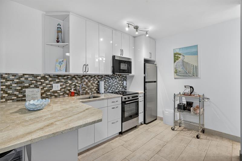 Image 10 of 29 For 1480 Ocean Blvd  209