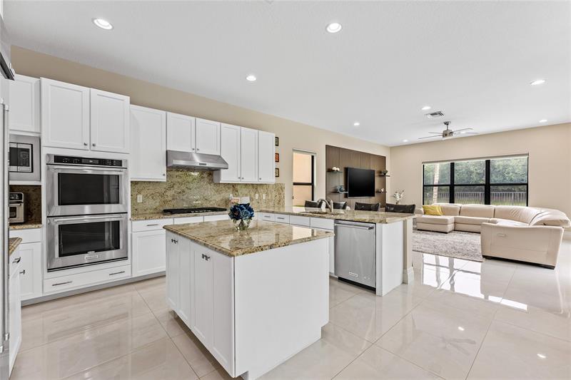 Image 13 of 56 For 9571 Eden Roc Ct