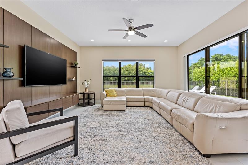 Image 15 of 56 For 9571 Eden Roc Ct