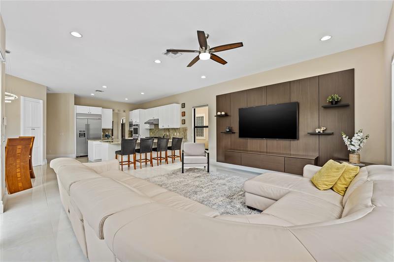 Image 16 of 56 For 9571 Eden Roc Ct