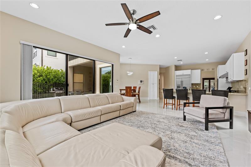 Image 17 of 56 For 9571 Eden Roc Ct