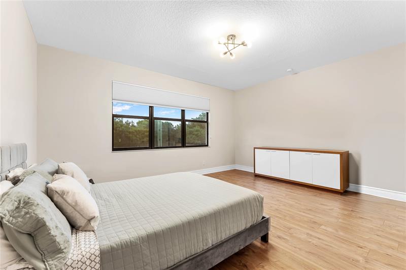 Image 40 of 56 For 9571 Eden Roc Ct