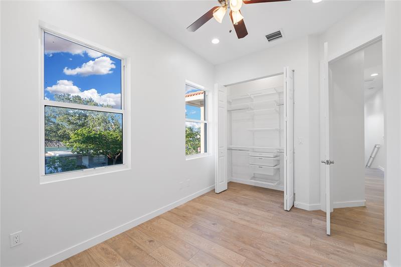 Image 27 of 30 For 324 14th Ct  324