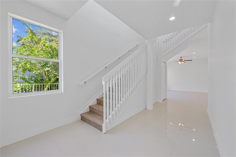 Image 17 of 38 For 1428 4th Ave  1428