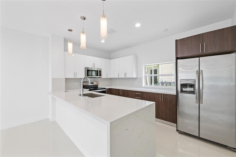 Image 3 of 38 For 1428 4th Ave  1428