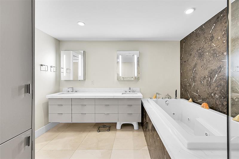 Image 43 of 69 For 1300 Ocean Blvd  Ph5