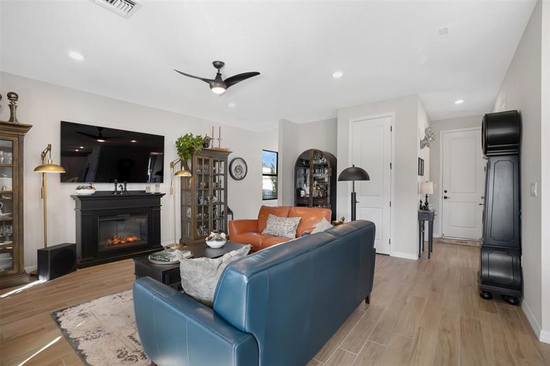 Image 8 of 58 For 4445 Silverwood Ln S