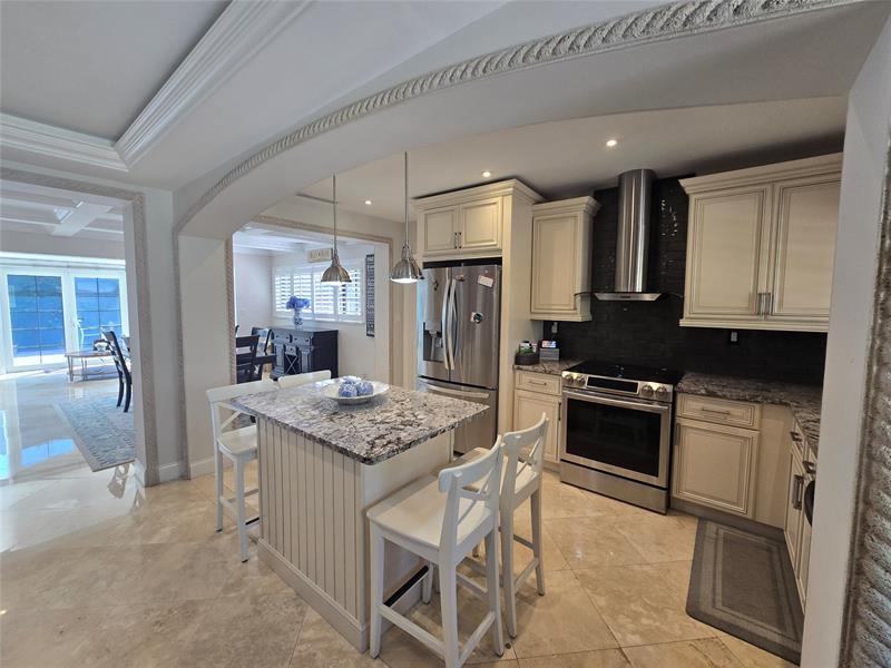 Image 14 of 32 For 3204 Barton Rd