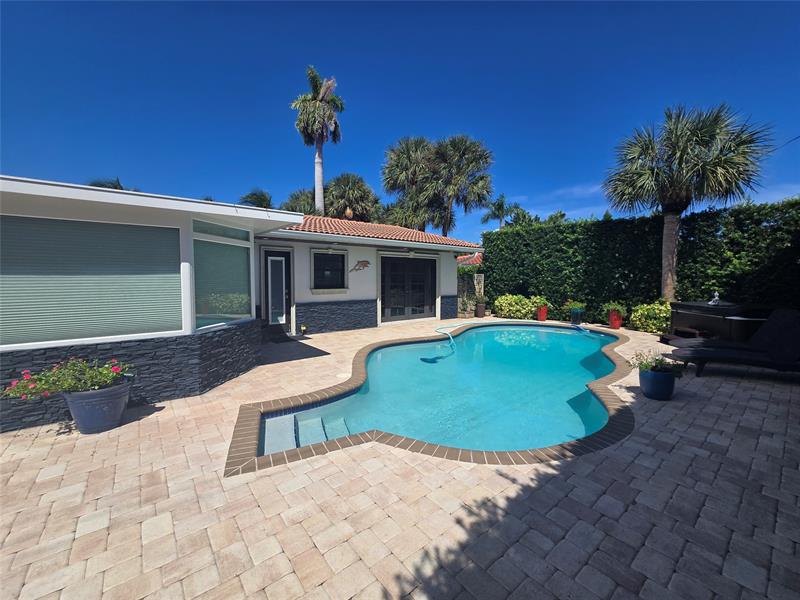 Image 6 of 32 For 3204 Barton Rd