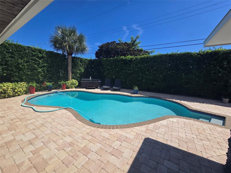 Image 7 of 32 For 3204 Barton Rd