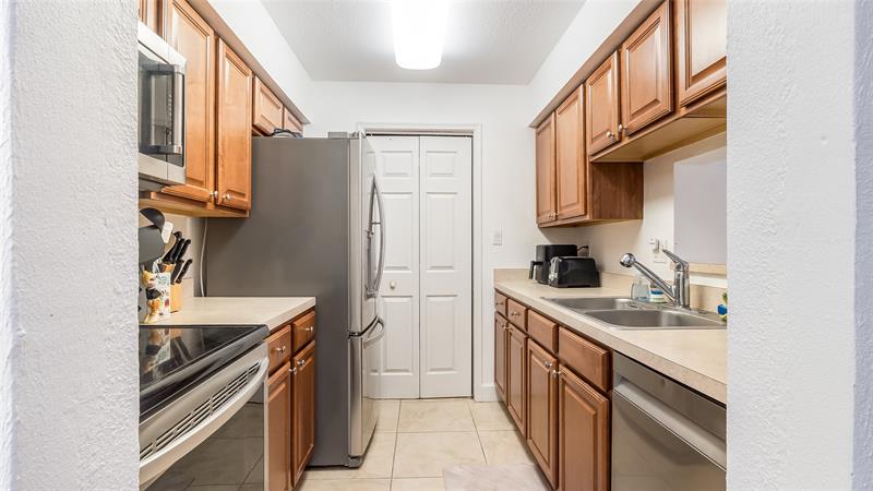 Image 18 of 40 For 733 Riverside Dr  1216