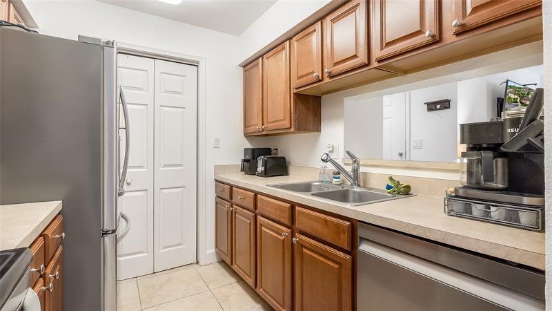 Image 20 of 40 For 733 Riverside Dr  1216