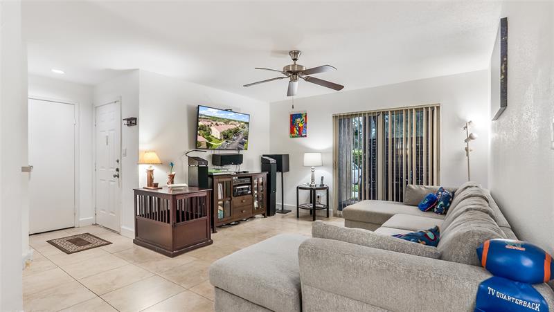 Image 29 of 40 For 733 Riverside Dr  1216