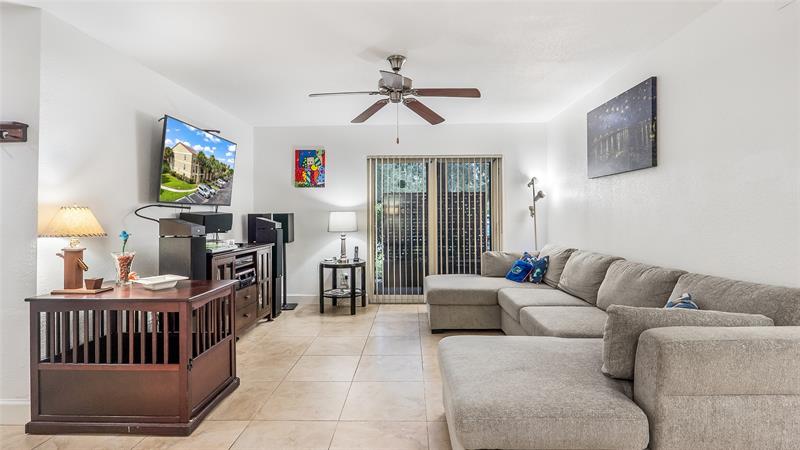 Image 4 of 40 For 733 Riverside Dr  1216